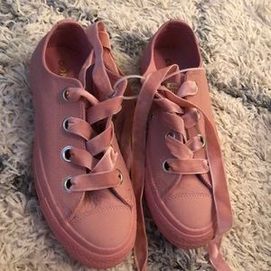 Blush Converse